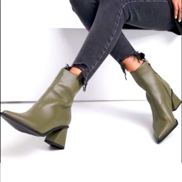 Topshop Shoes - NWOB💥Topshop Bronx Pointy Tor Booties Sz. 7.5💥